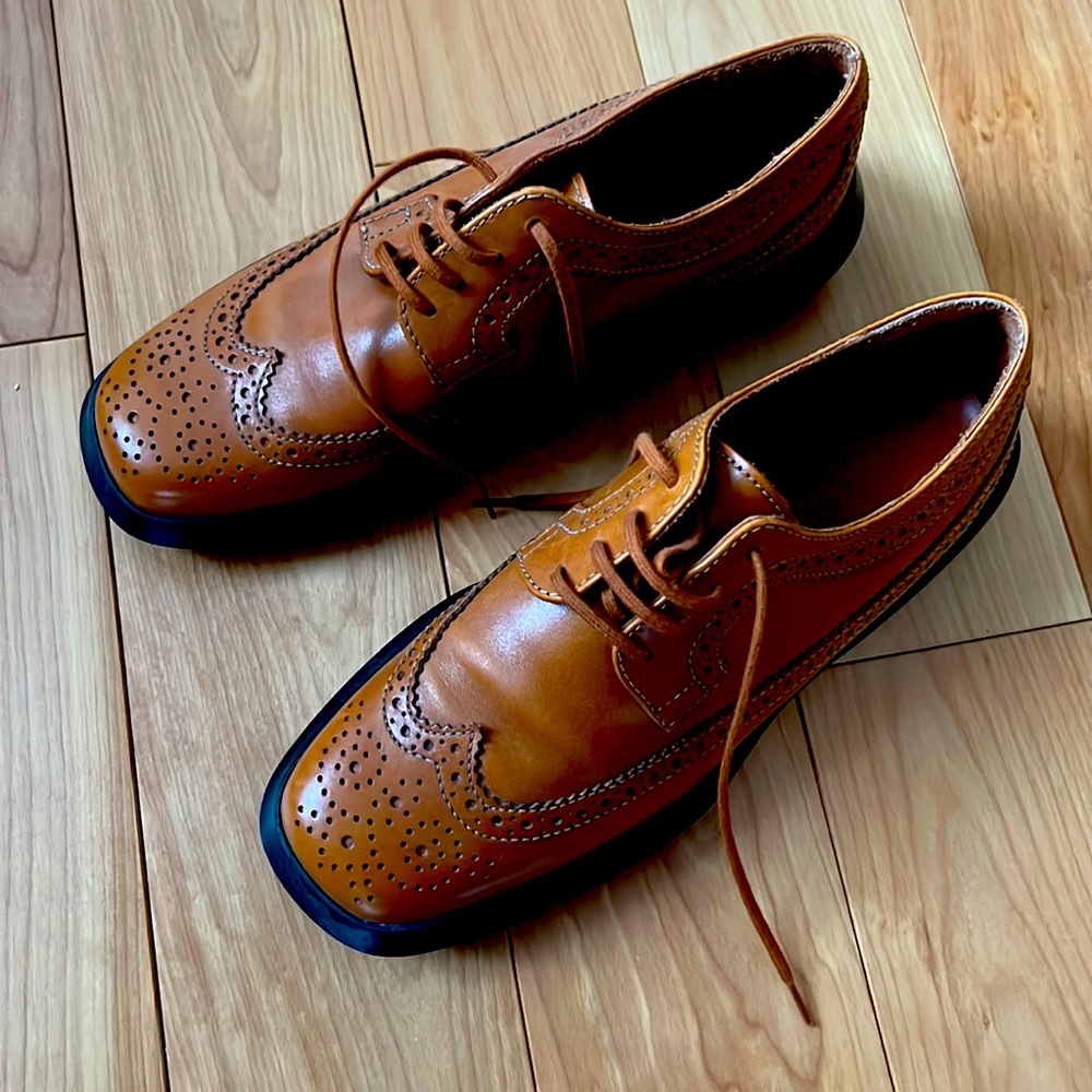 TOD’S wing tip dress shoes - size 6
